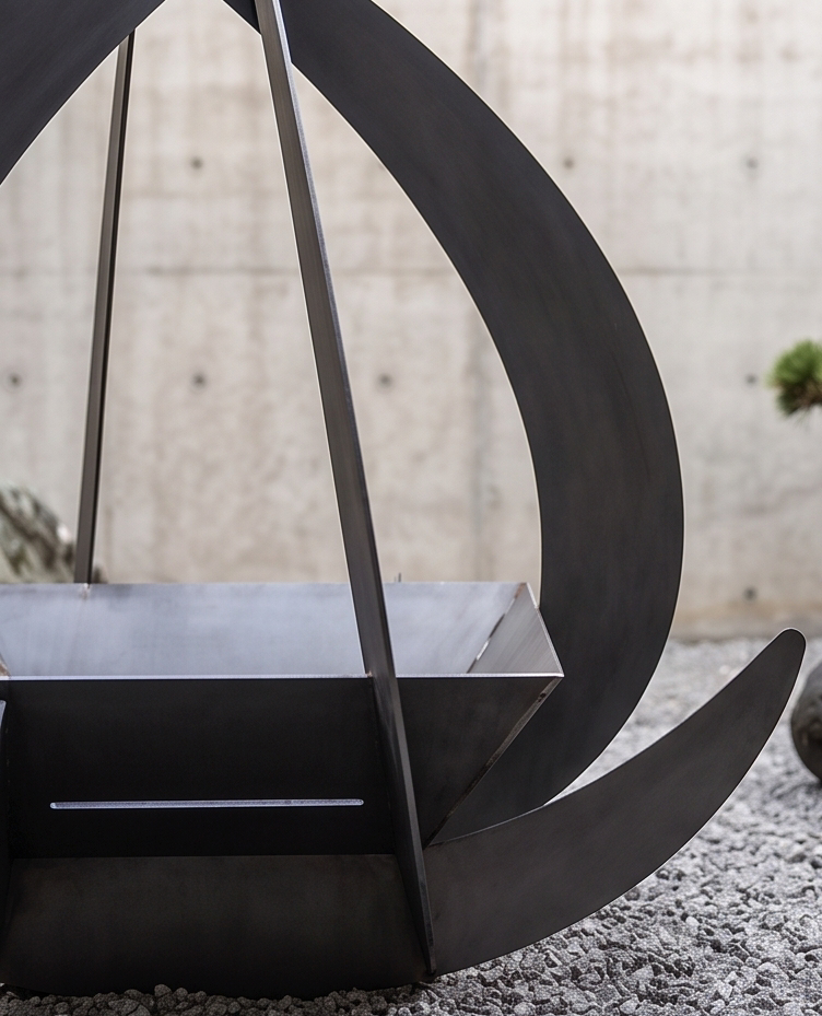 Handcrafted Arch Sculptural Metal Fire Pit – 112cm