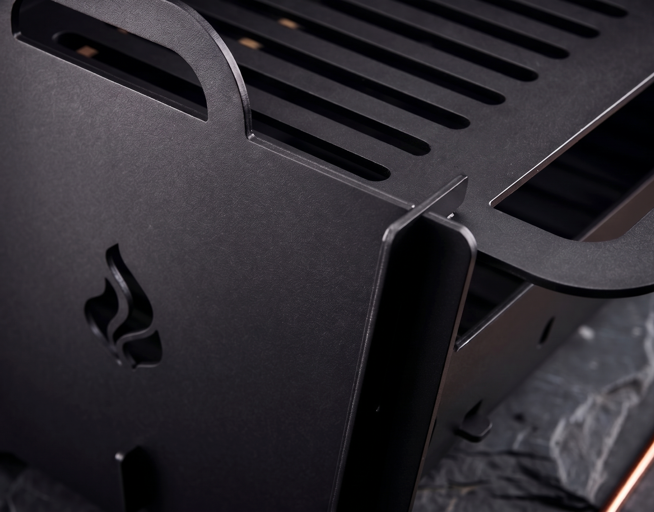Handcrafted Portable BBQ, Grill & Fire Pit With 2 Adjustable Grates